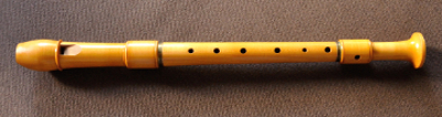 une flûte à bec signée par Peter Harlan (ca 1930)